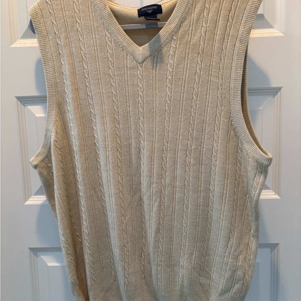 Dockers Men's Beige V-Neck Sweater Vest